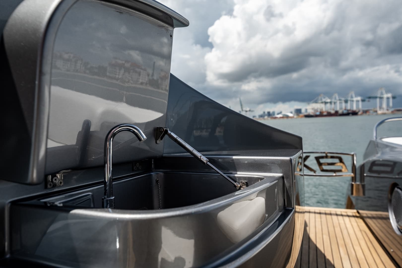 2019 Pershing 8X photo 32