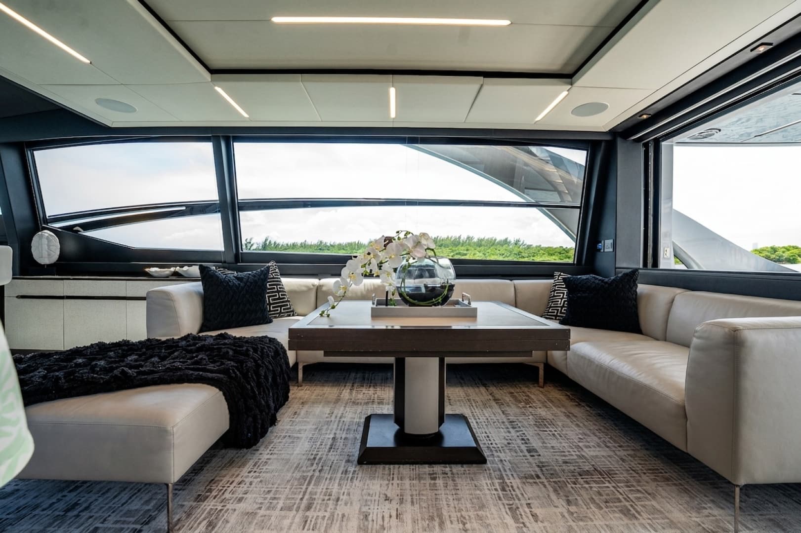 2019 Pershing 8X photo 45