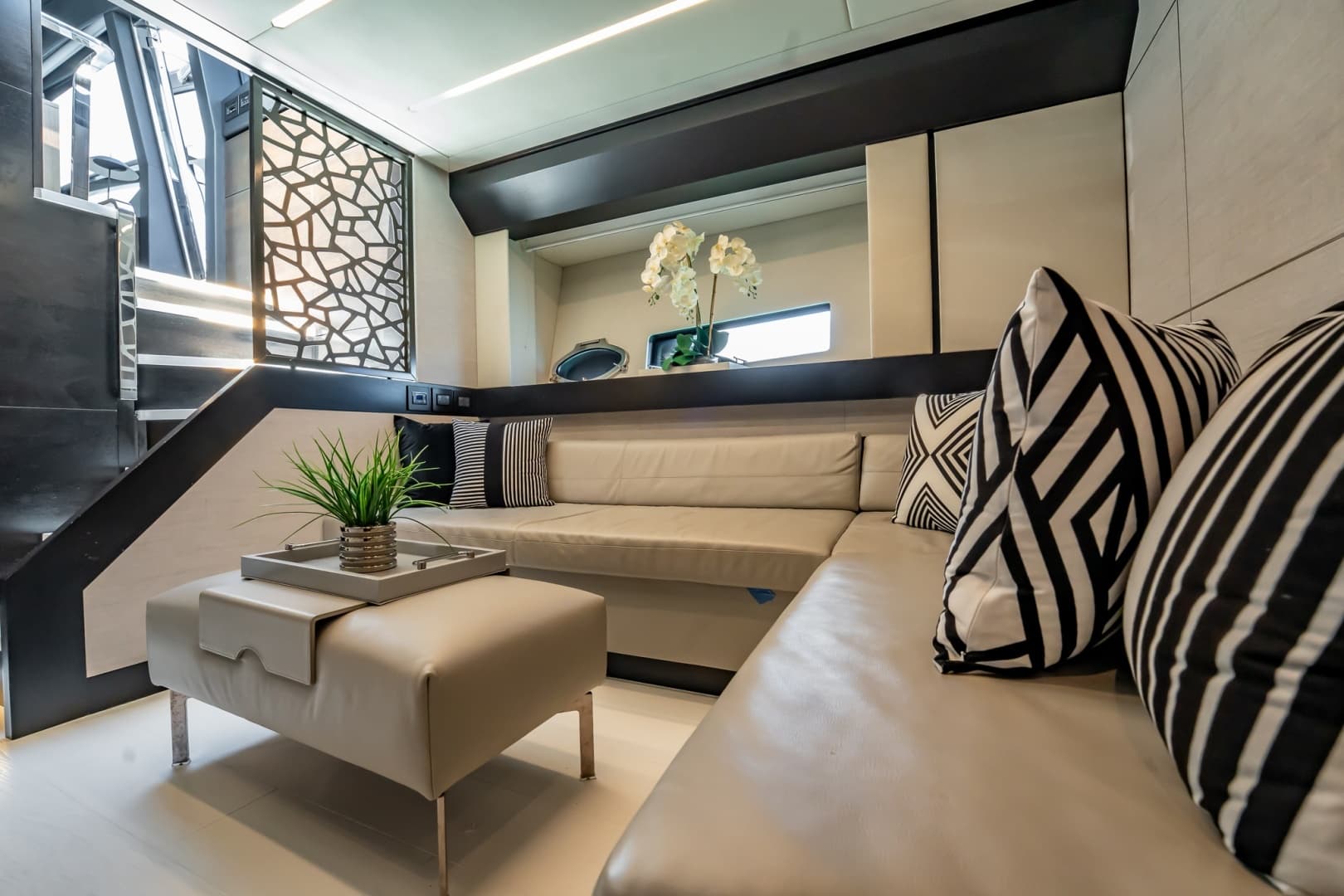 2019 Pershing 8X photo 49
