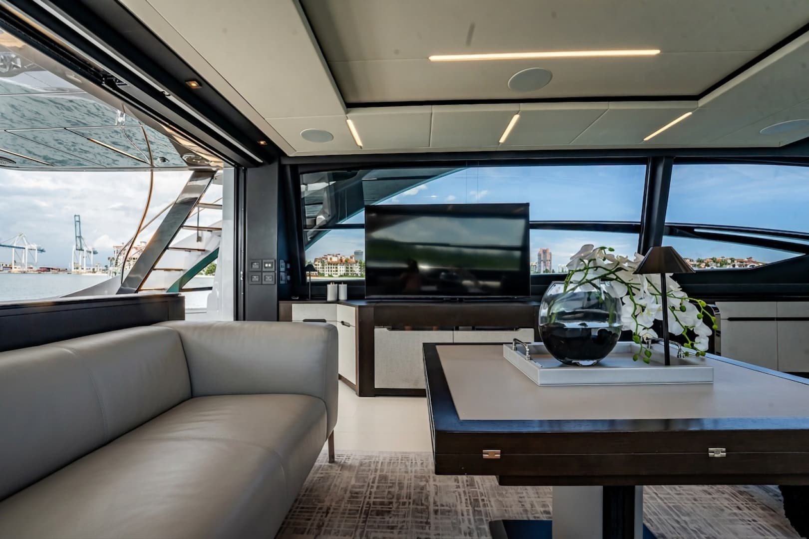 2019 Pershing 8X photo 38