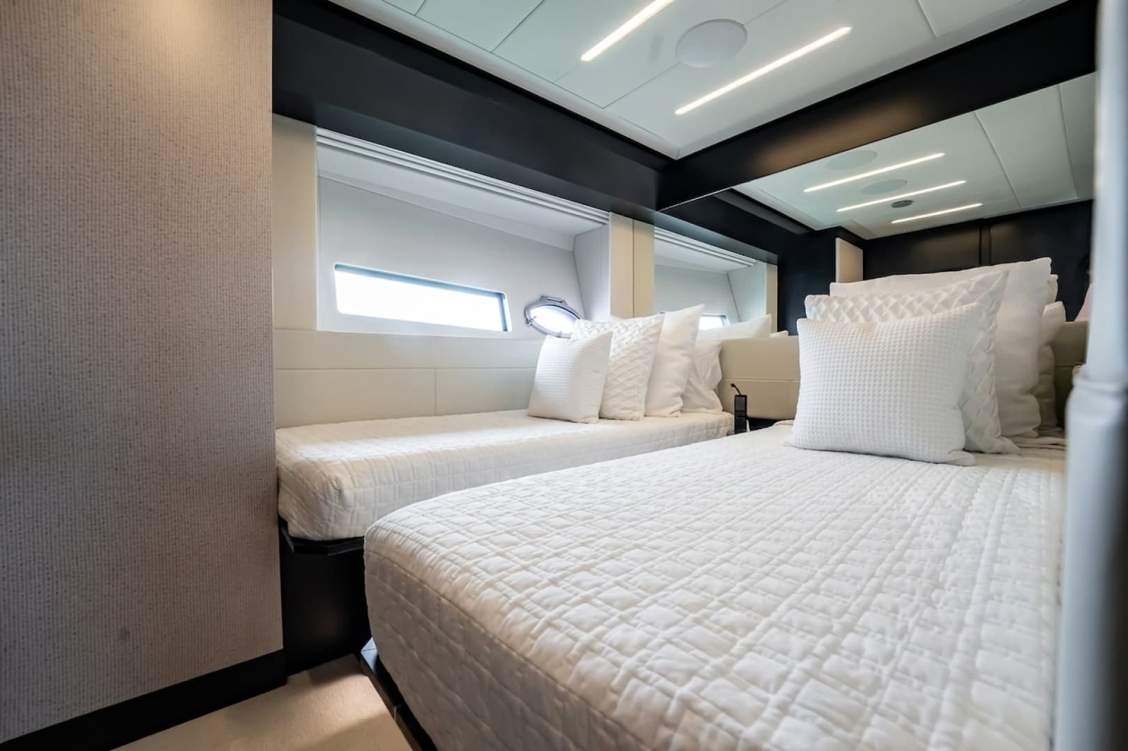 2019 Pershing 8X photo 59