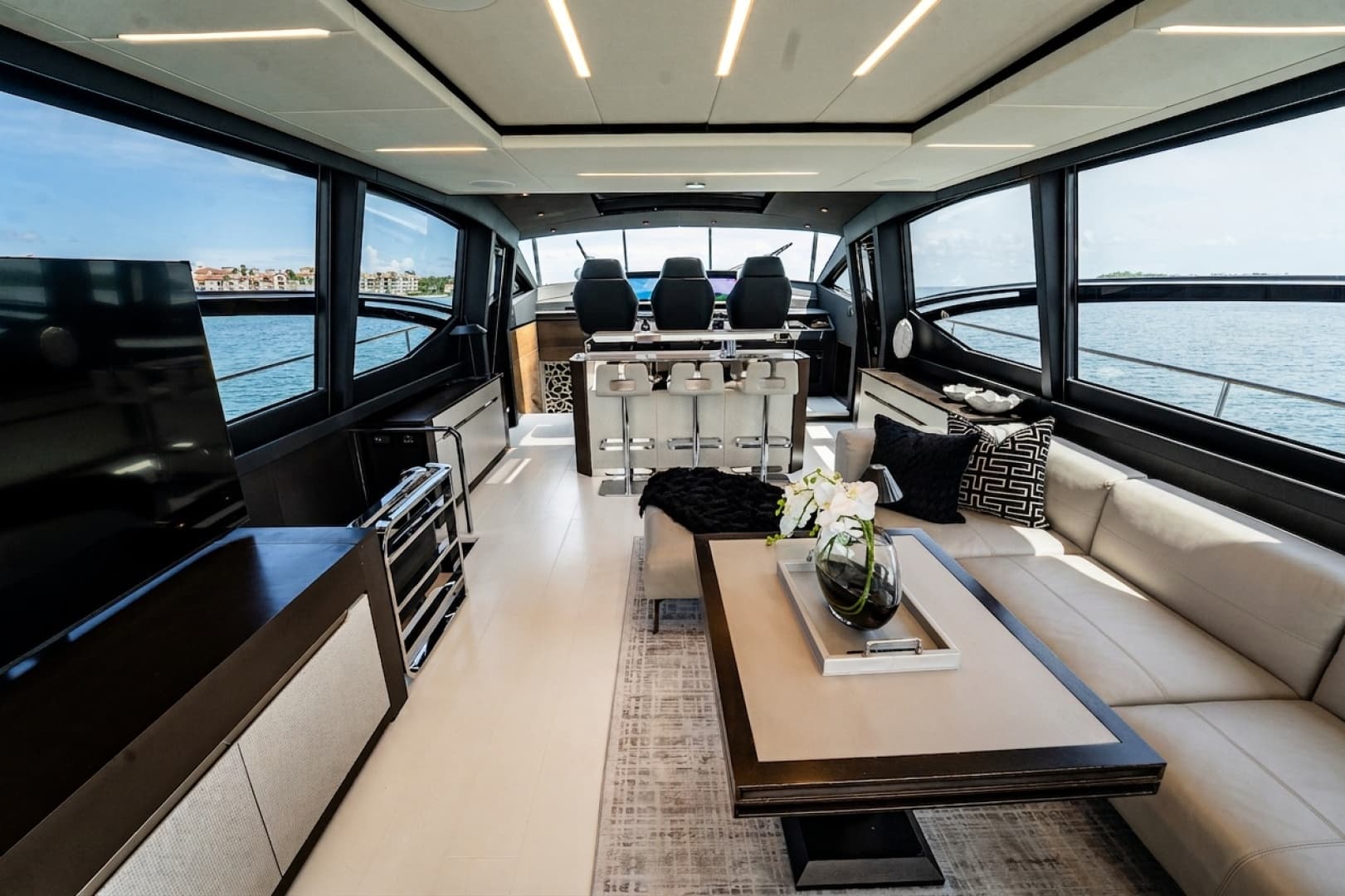 2019 Pershing 8X photo 39