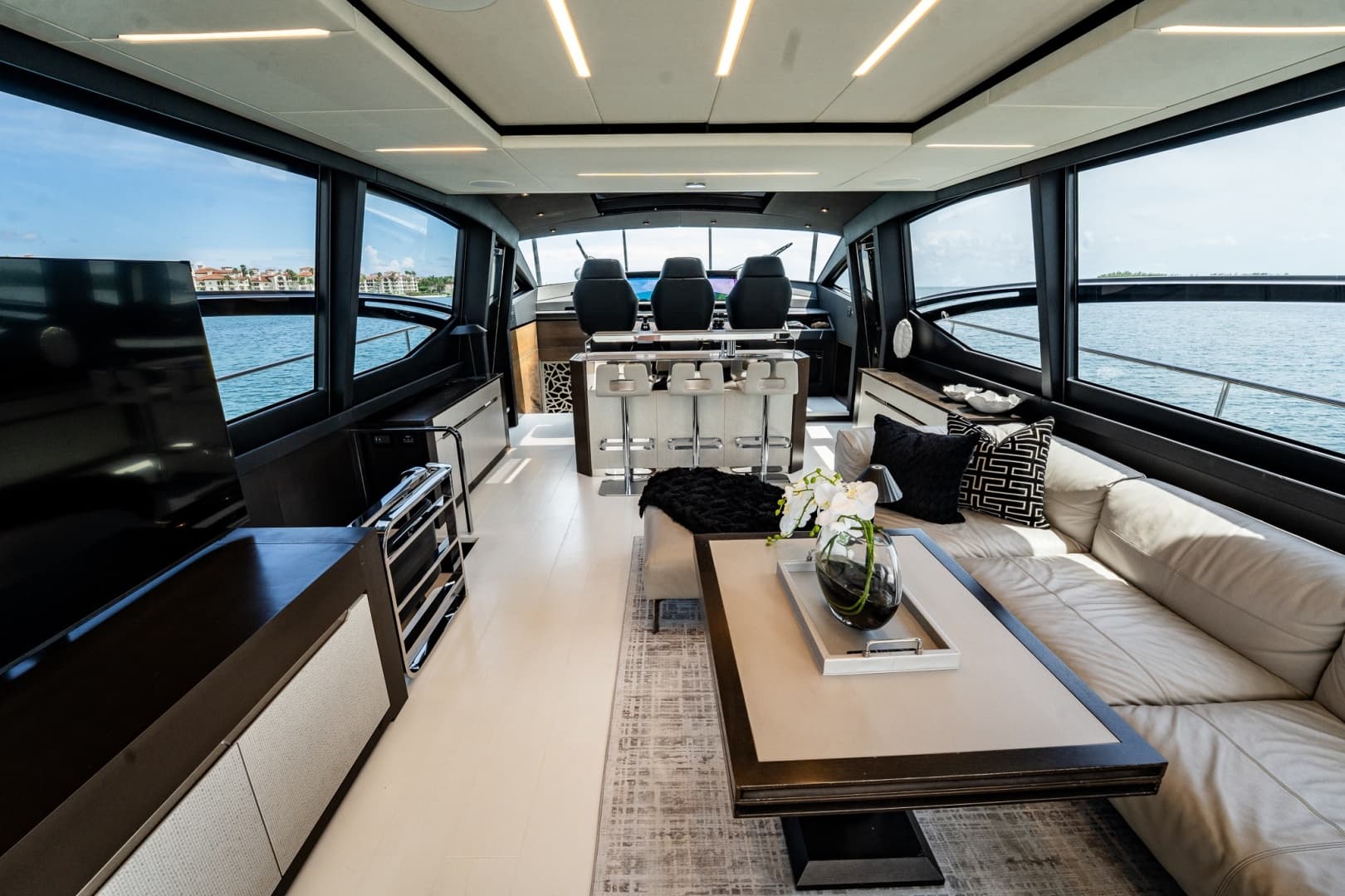 2019 Pershing 8X photo 40