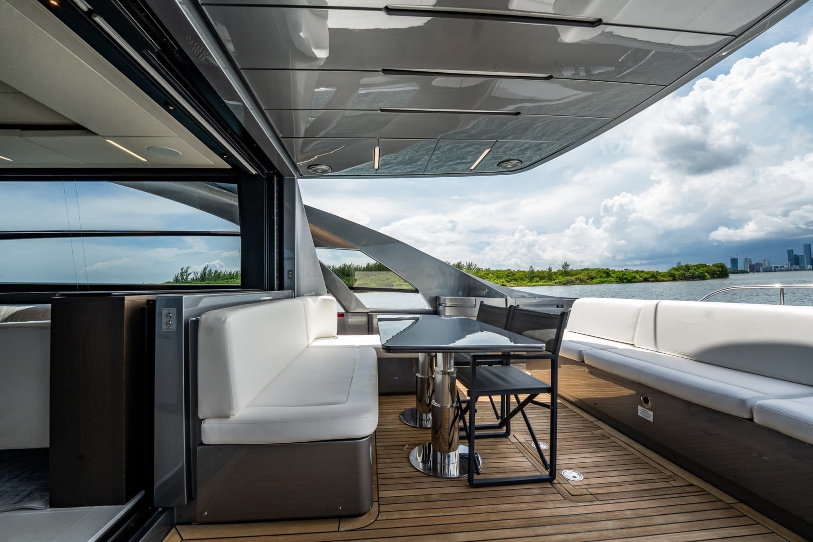2019 Pershing 8X photo 29