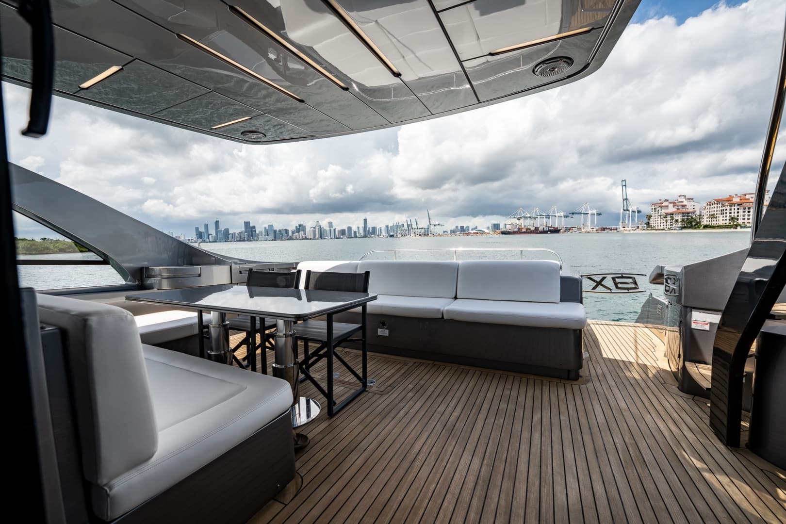 2019 Pershing 8X photo 30