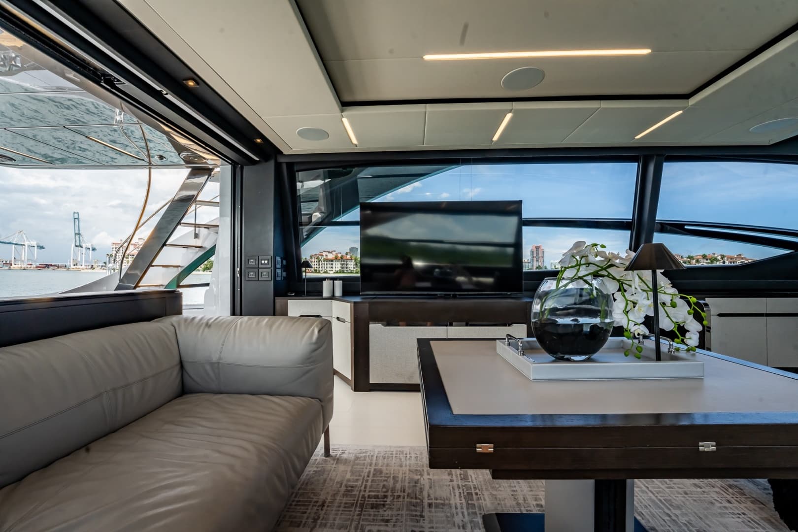 2019 Pershing 8X photo 38