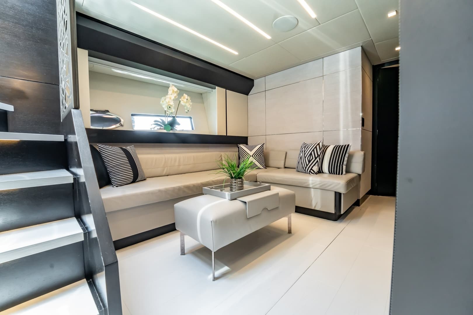 2019 Pershing 8X photo 48