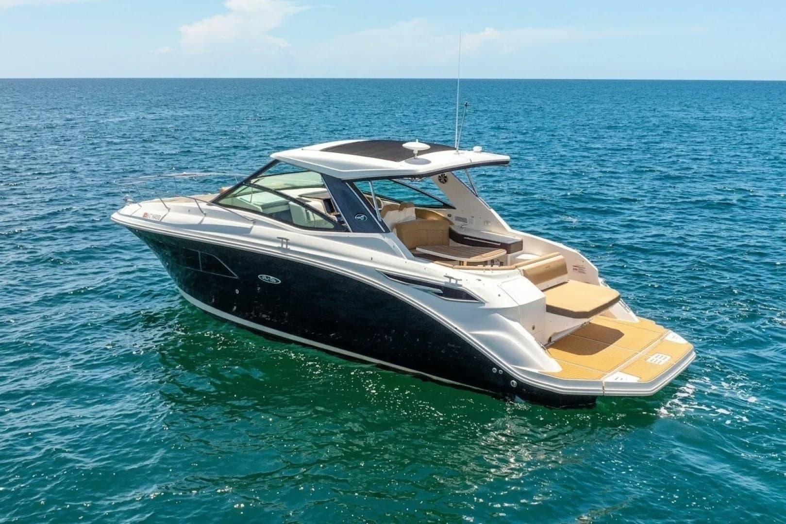 2020 Sea Ray Sundancer 320 photo 2