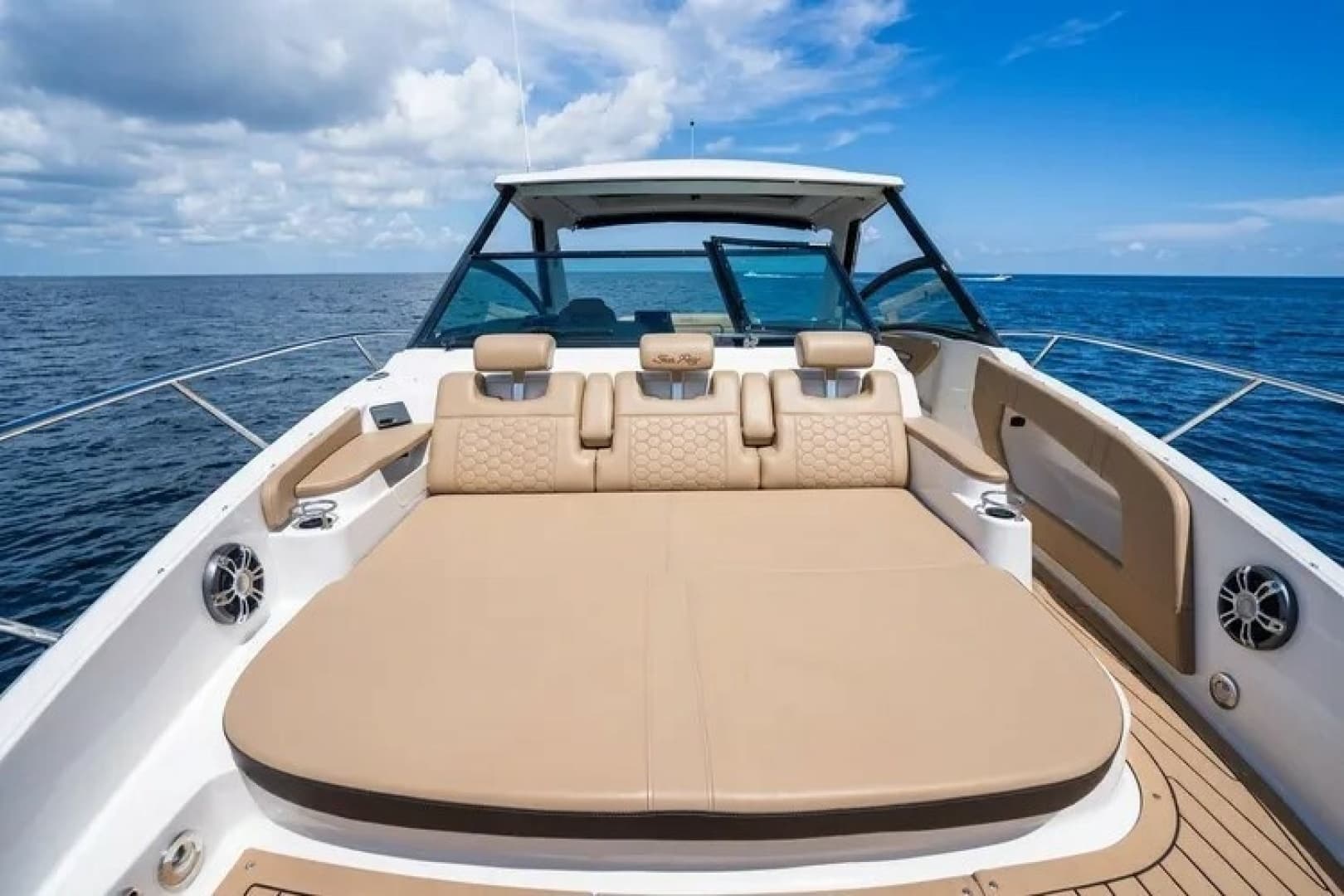 2020 Sea Ray Sundancer 320 photo 8