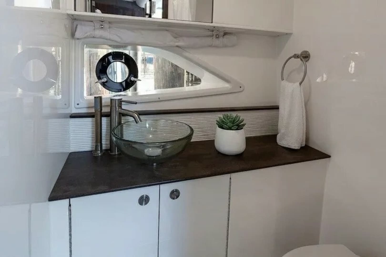 2020 Sea Ray Sundancer 320 photo 10
