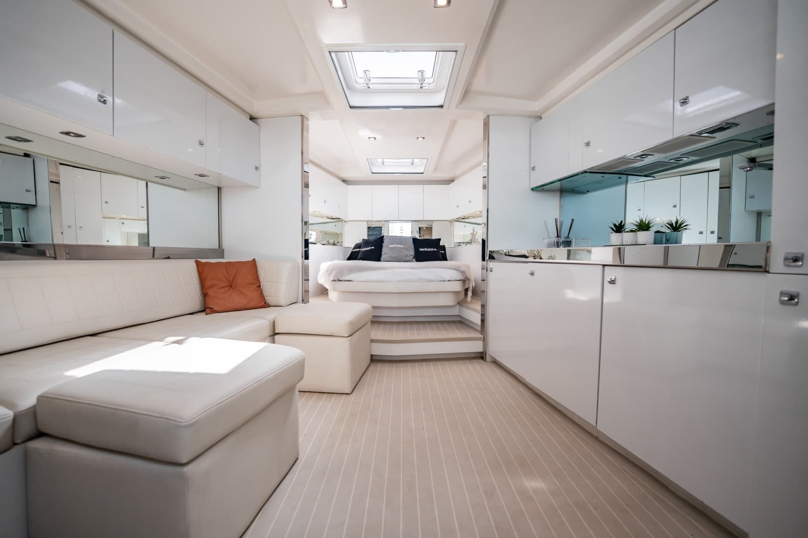 2015 VanDutch 55 photo 41