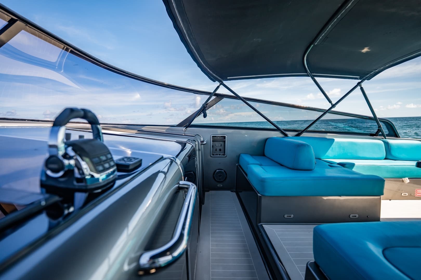 2015 VanDutch 55 photo 23