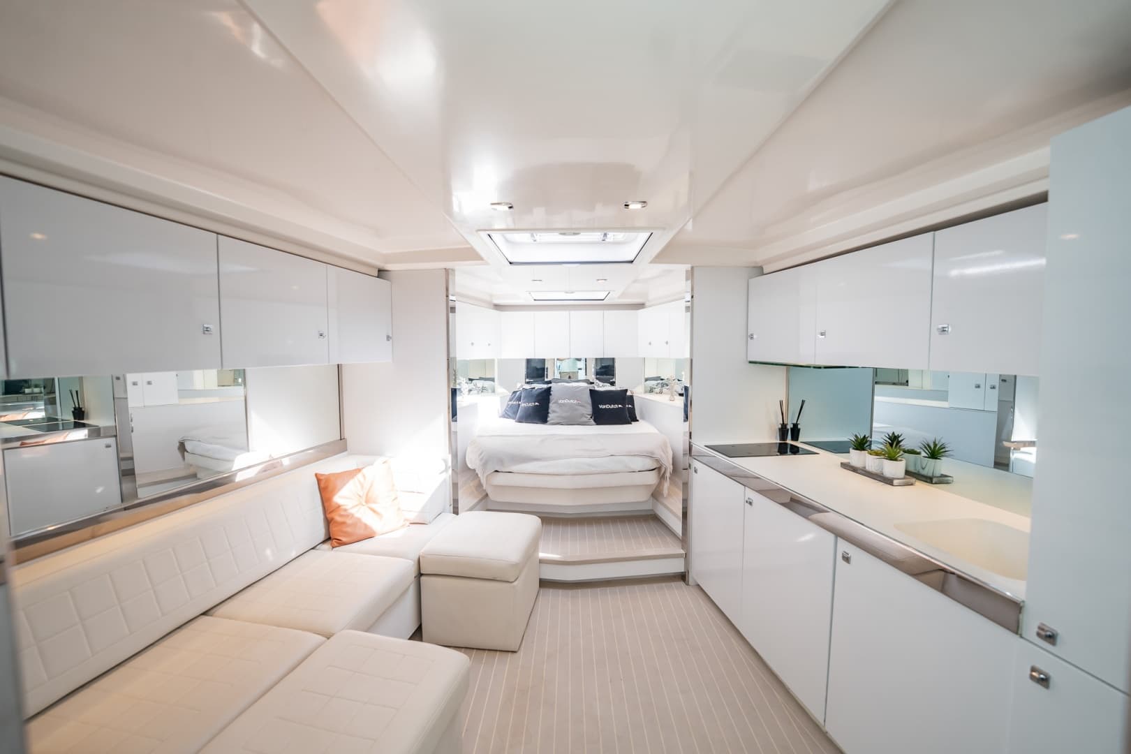 2015 VanDutch 55 photo 15