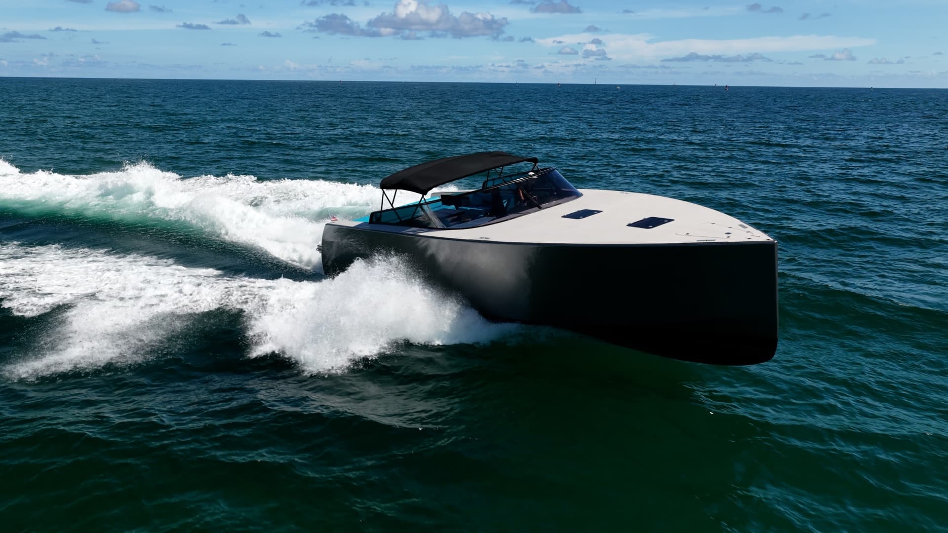 2015 VanDutch 55 photo 33