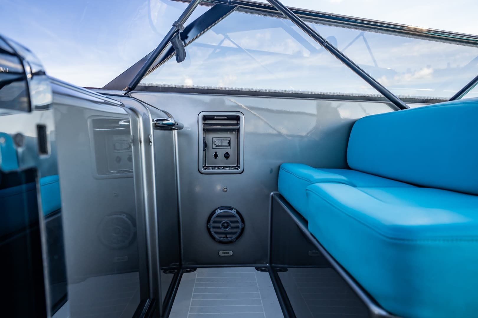 2015 VanDutch 55 photo 24