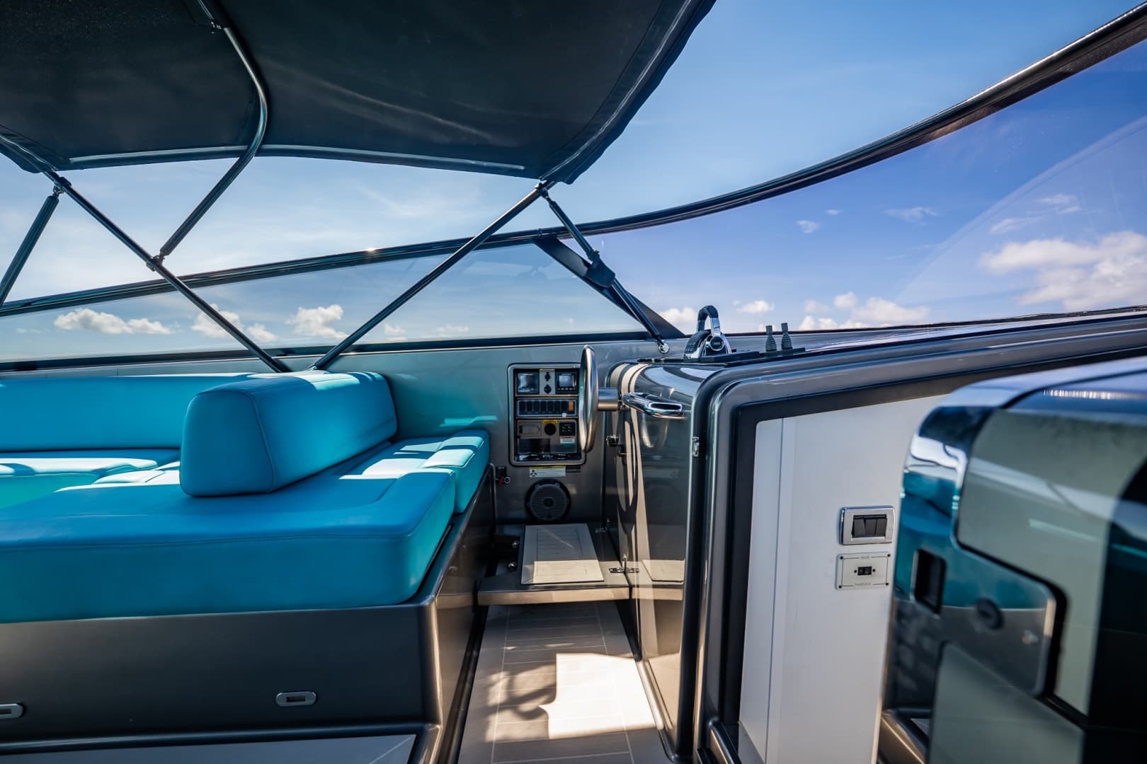 2015 VanDutch 55 photo 17