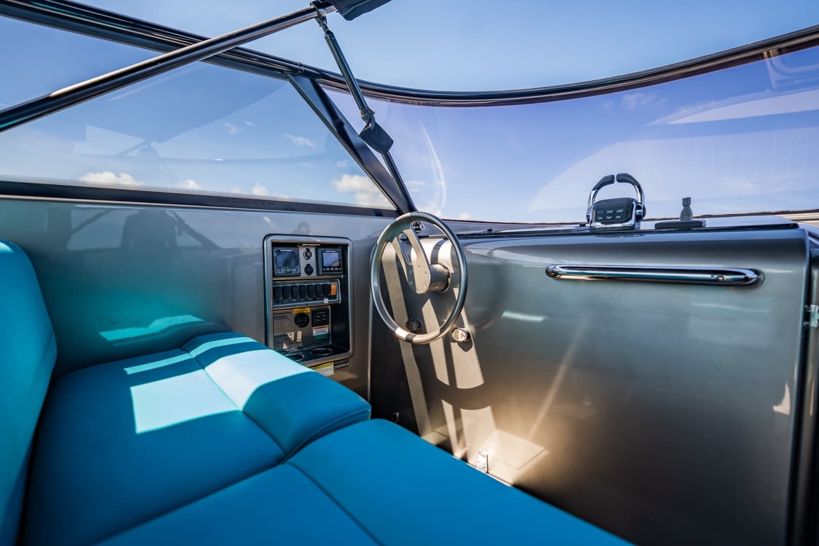 2015 VanDutch 55 photo 19