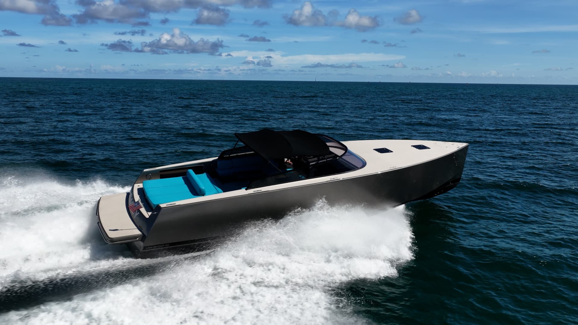 2015 VanDutch 55 photo 32