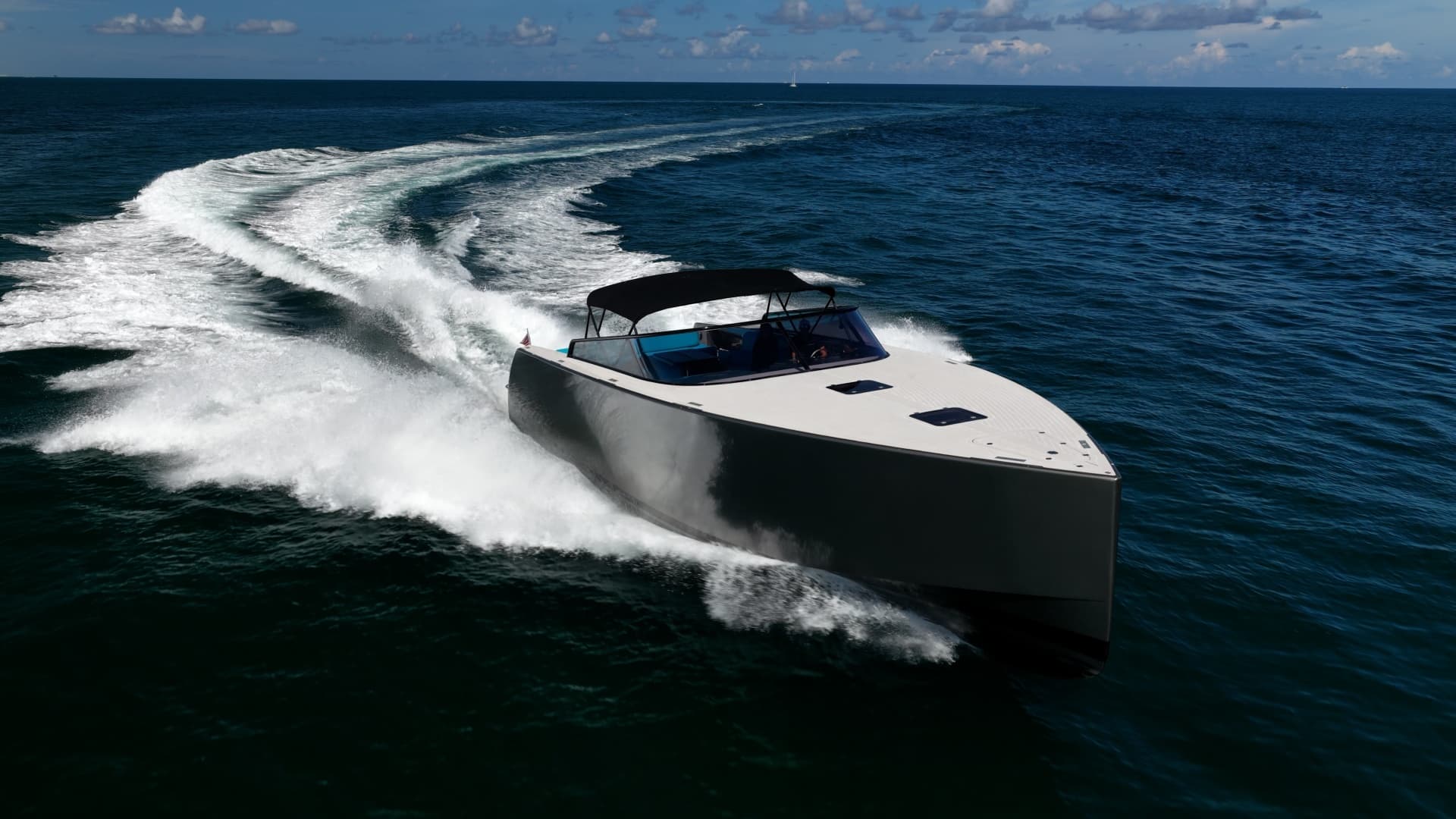 2015 VanDutch 55 photo 30