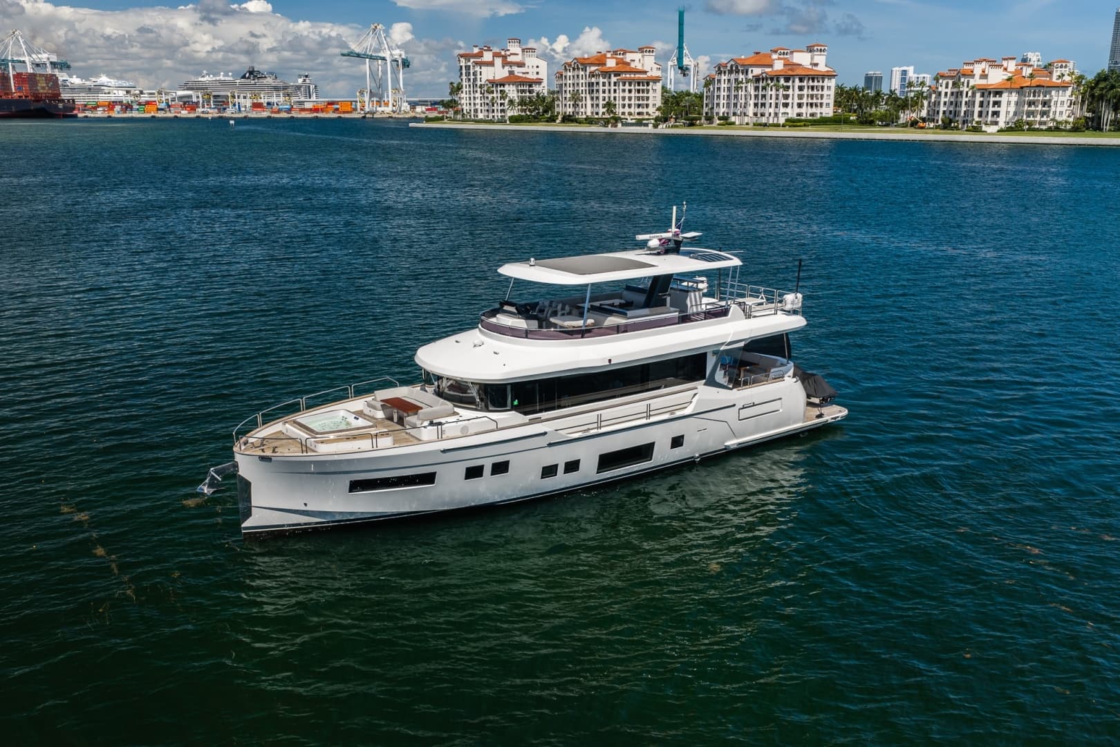 2023 Sirena 68 photo 6
