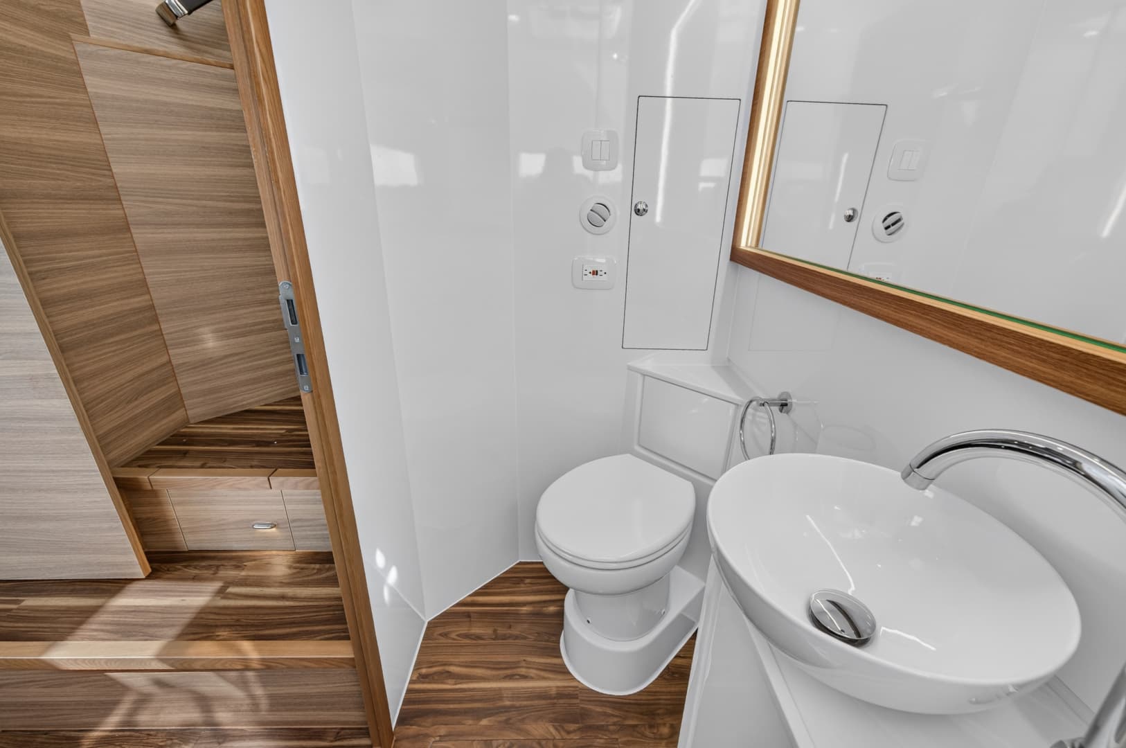 2025 Aquila 54 YACHT photo 37