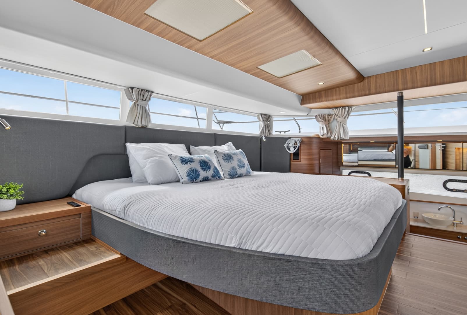 2025 Aquila 54 YACHT photo 52