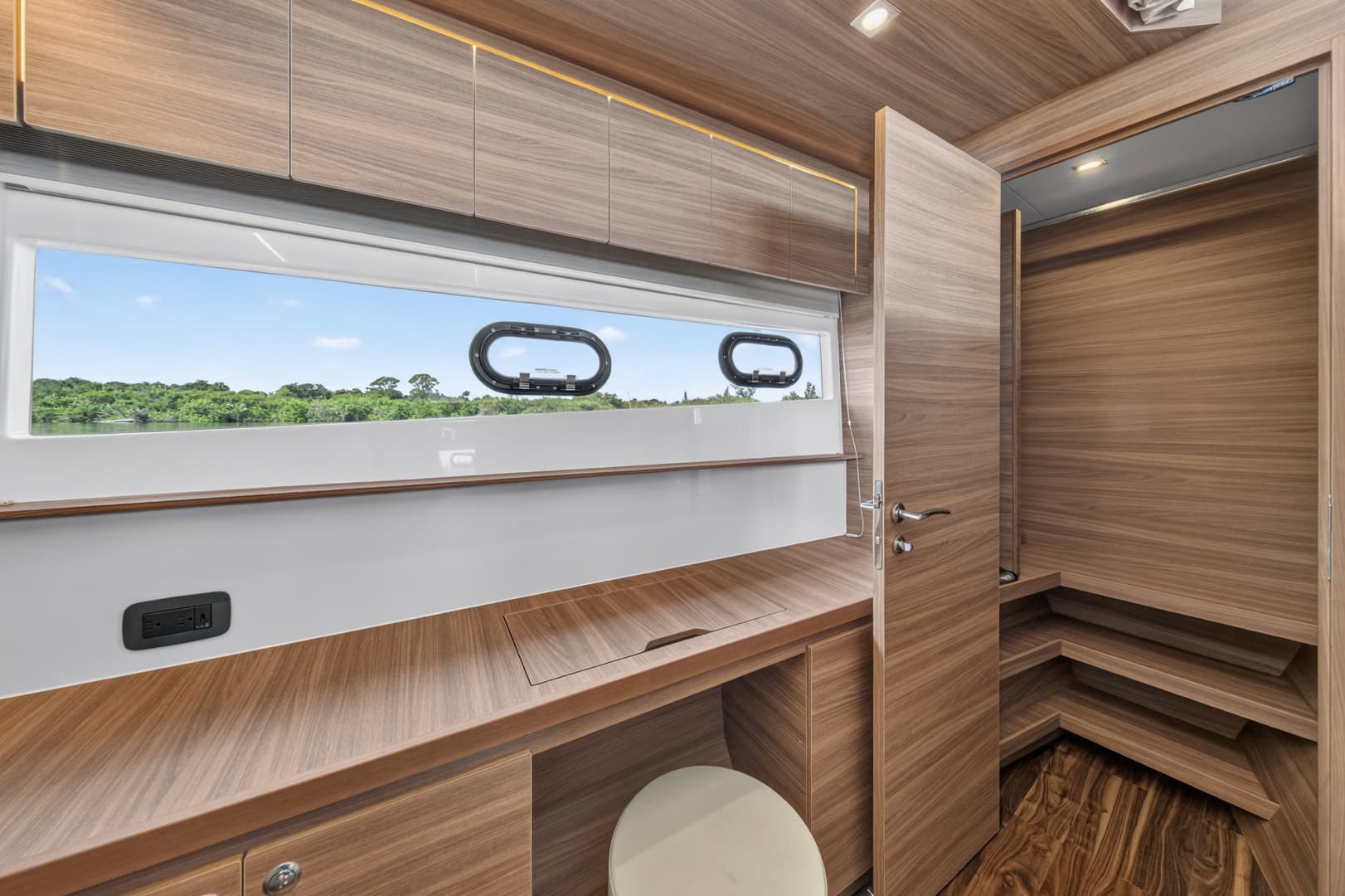 2025 Aquila 54 YACHT photo 65