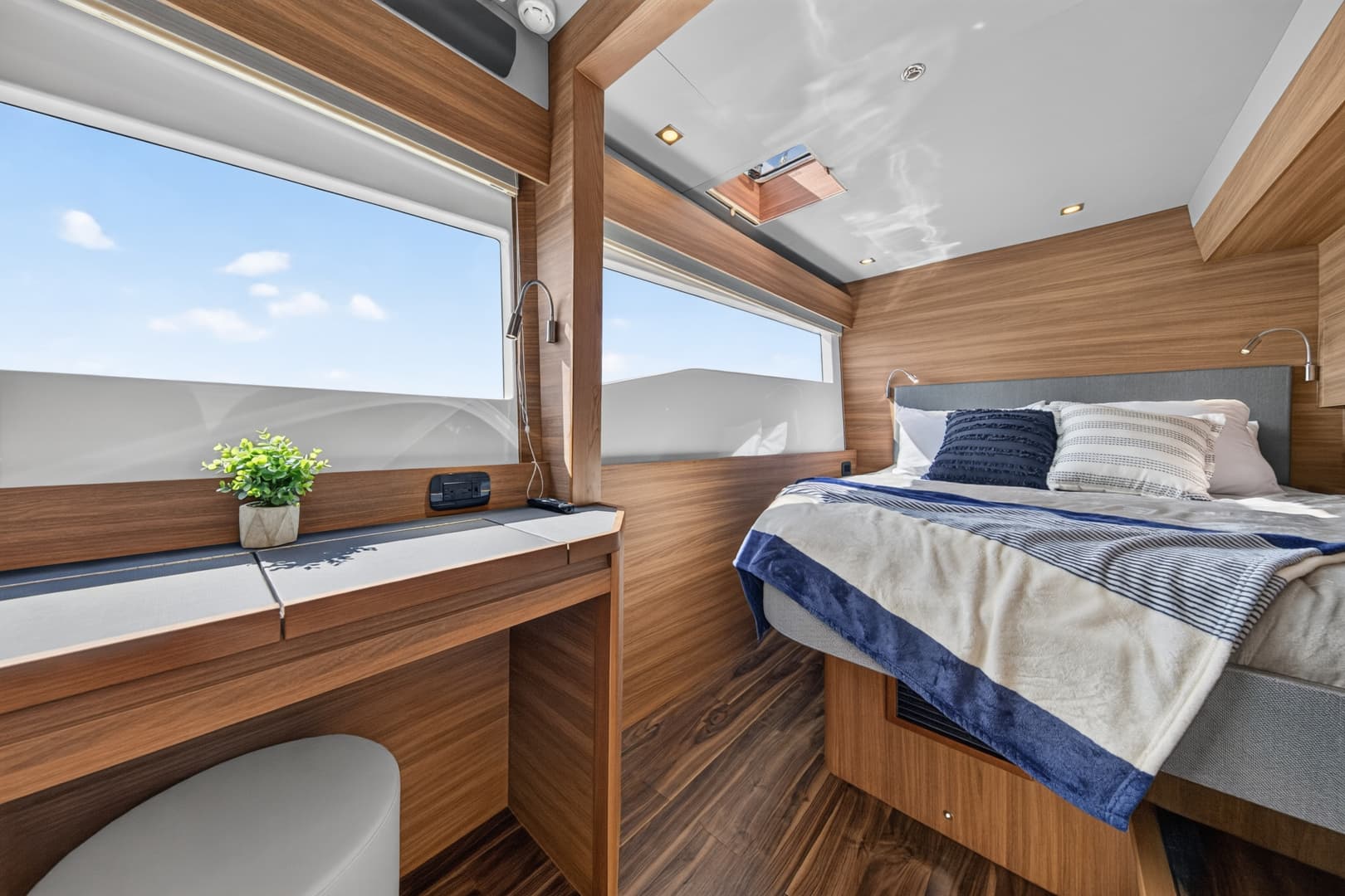 2025 Aquila 54 YACHT photo 29