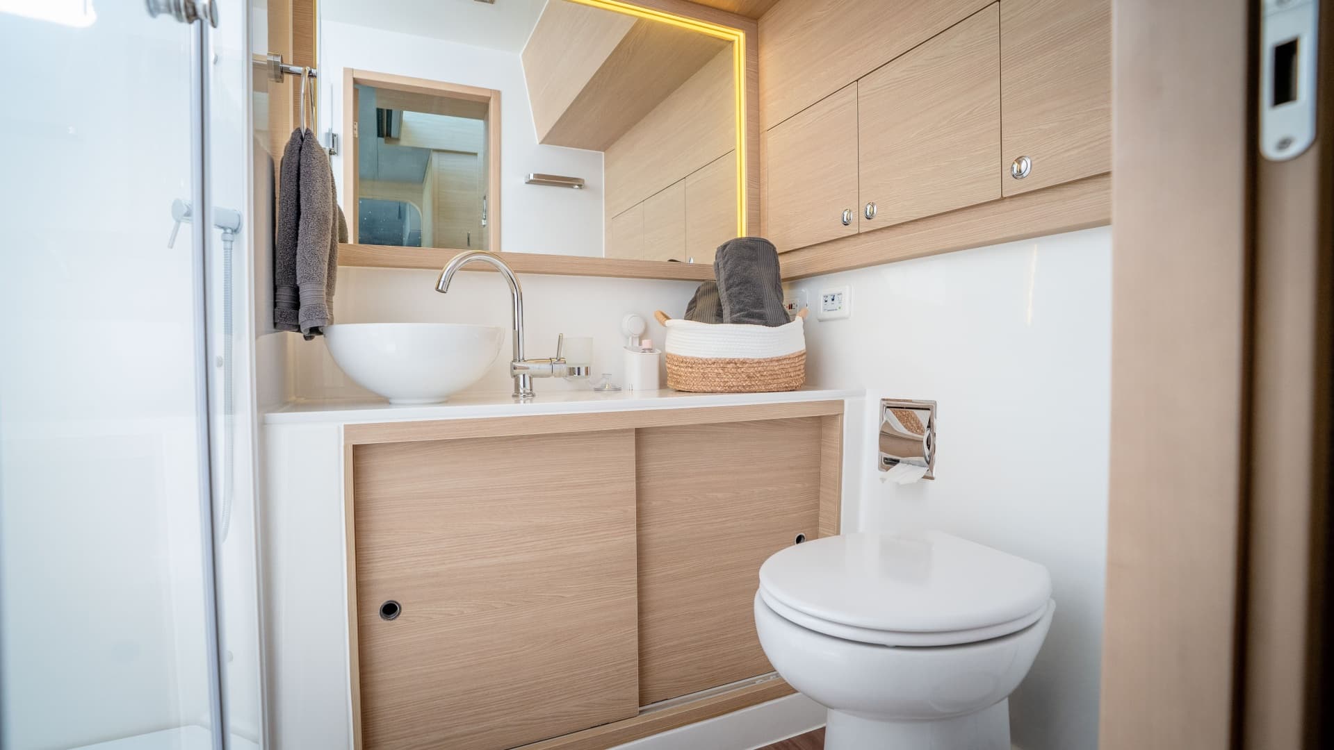 2025 Aquila 54 Yacht photo 45