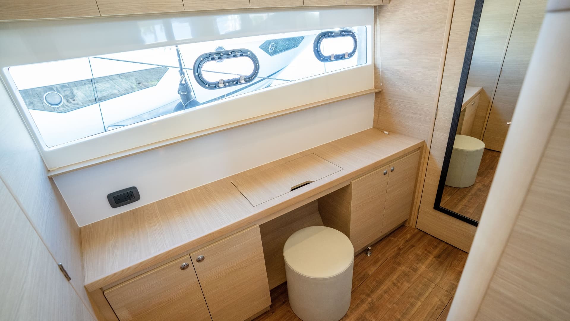 2025 Aquila 54 Yacht photo 34