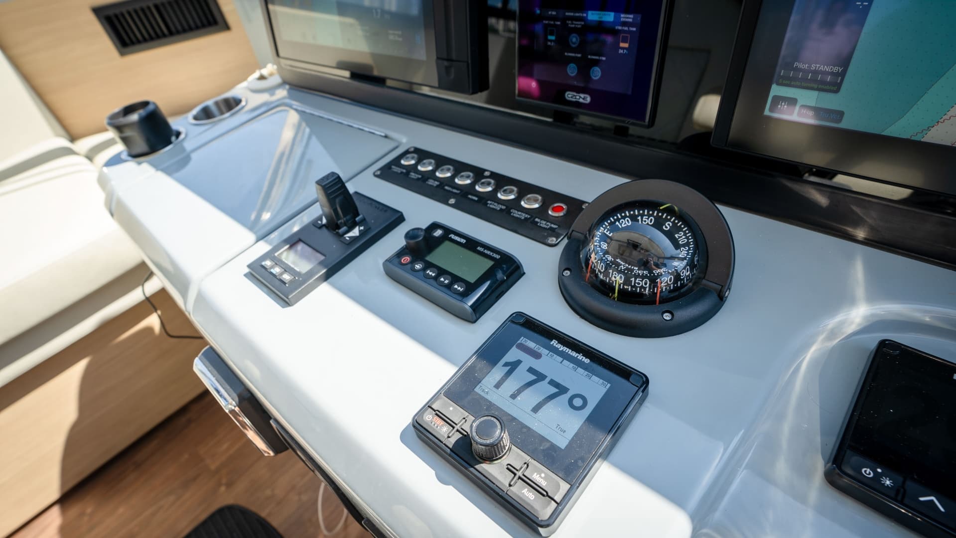 2025 Aquila 54 Yacht photo 18