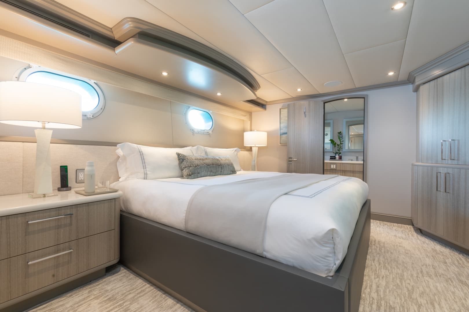 2000 Trinity Yachts photo 23