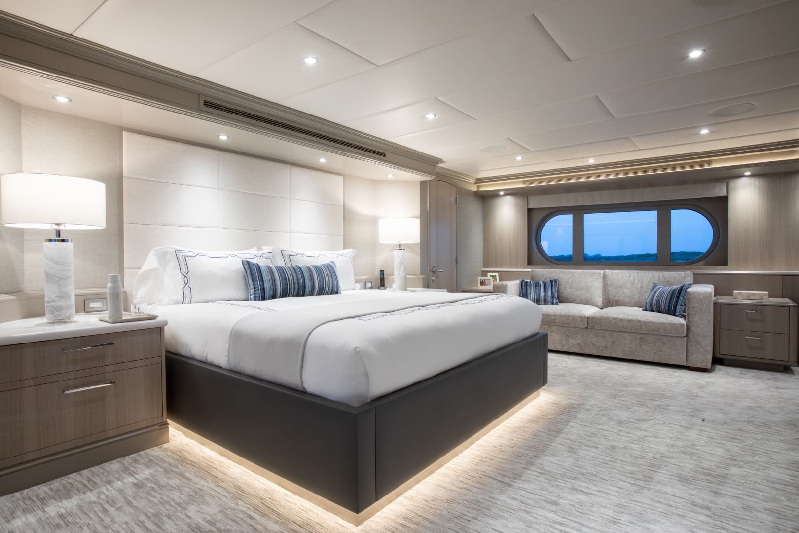 2000 Trinity Yachts photo 17