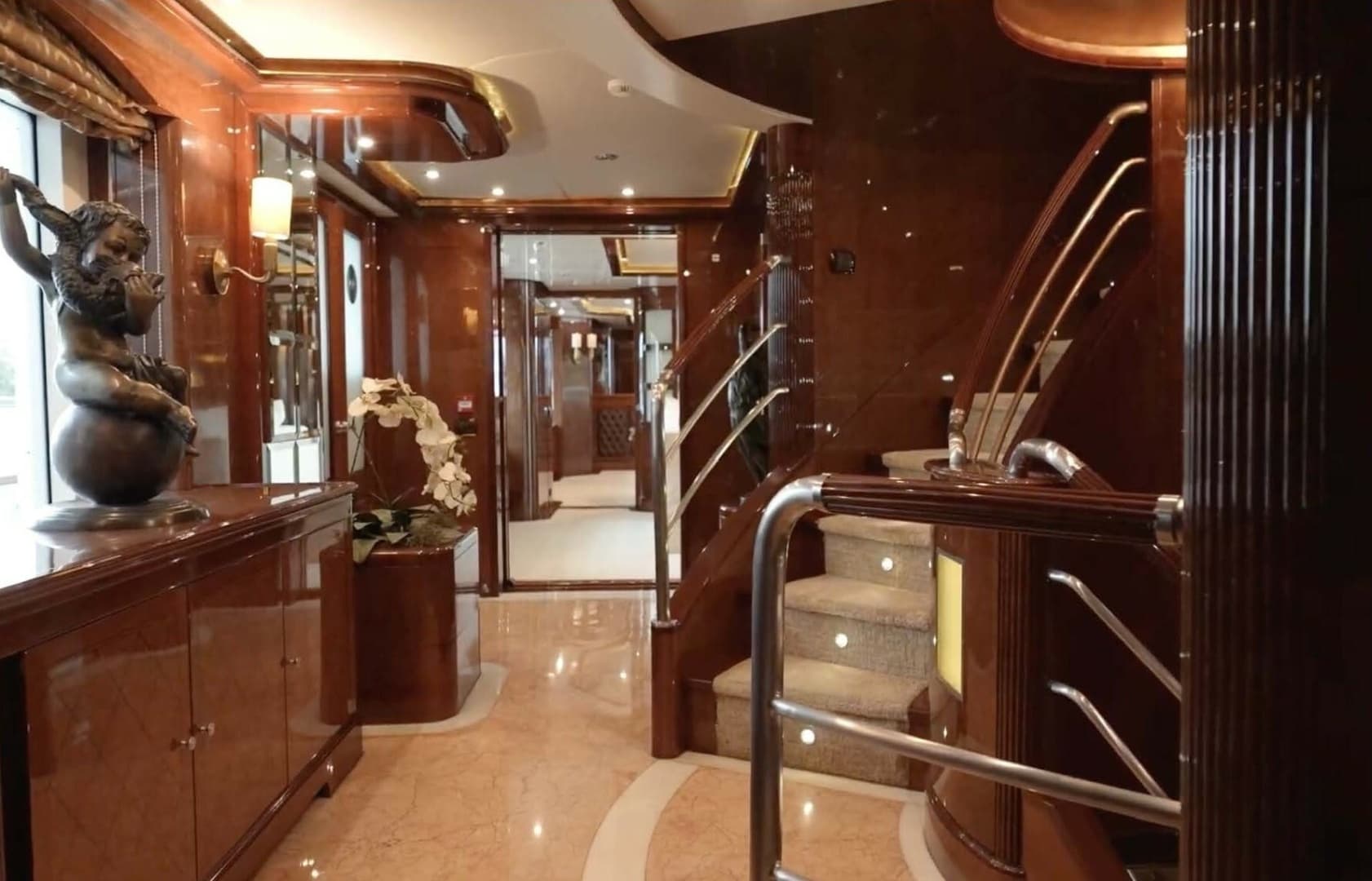 2004 Benetti 145 Vision photo 18