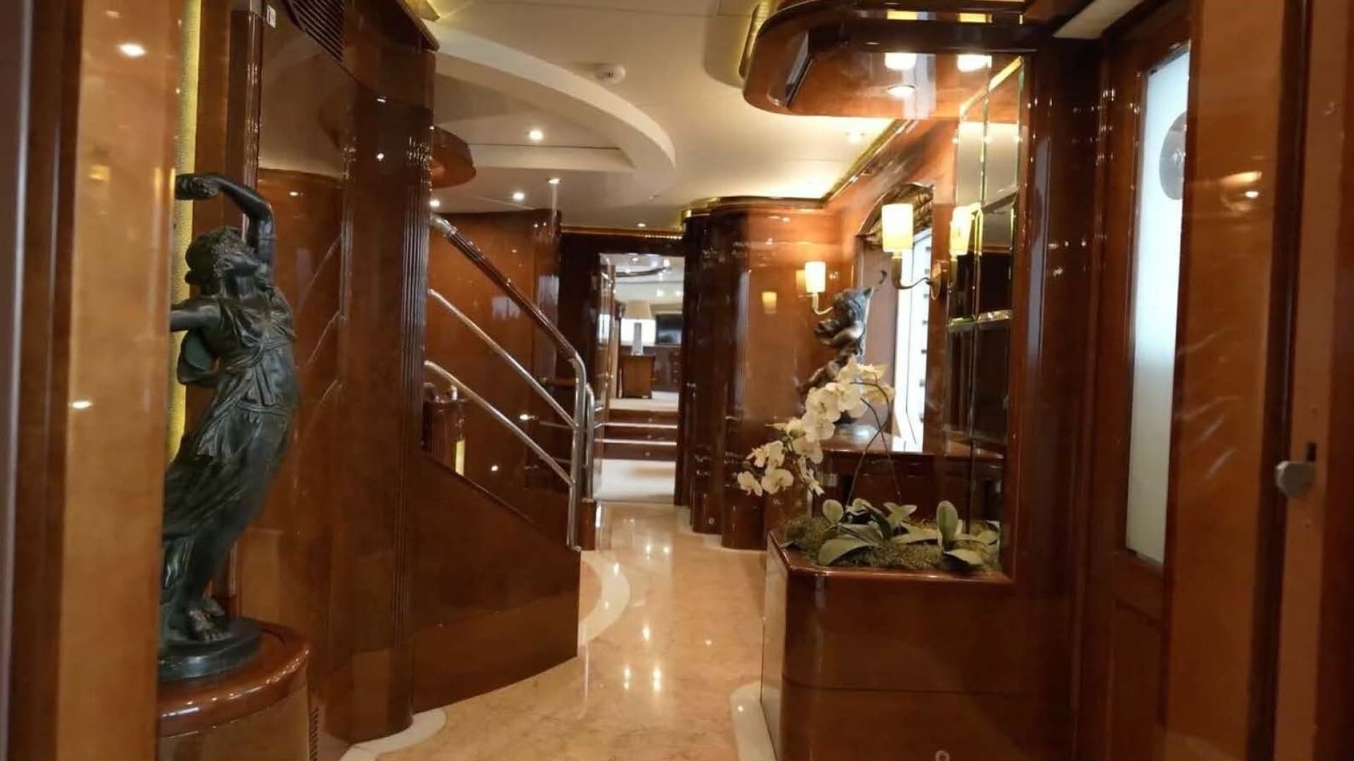 2004 Benetti 145 Vision photo 20
