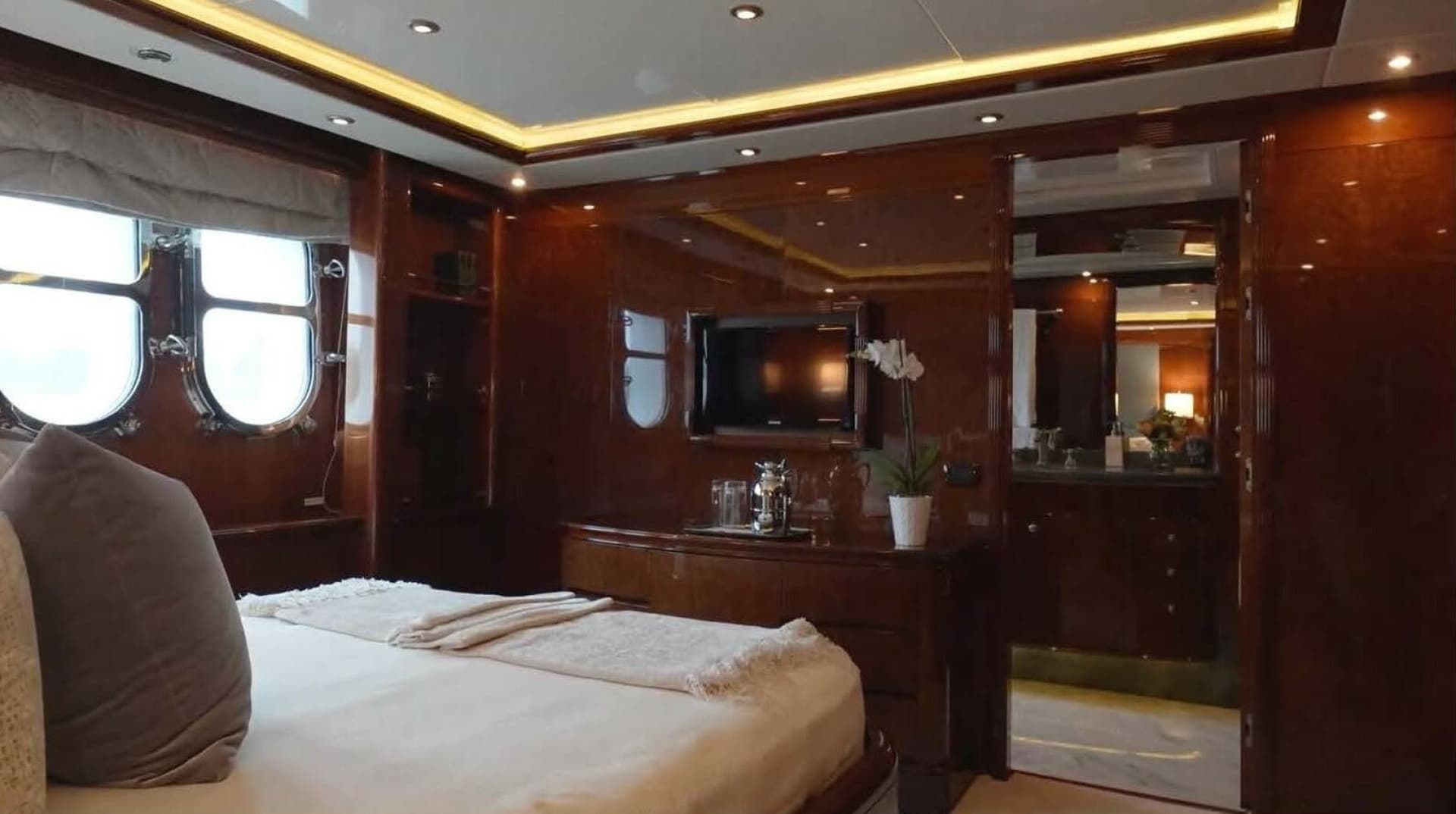 2004 Benetti 145 Vision photo 33