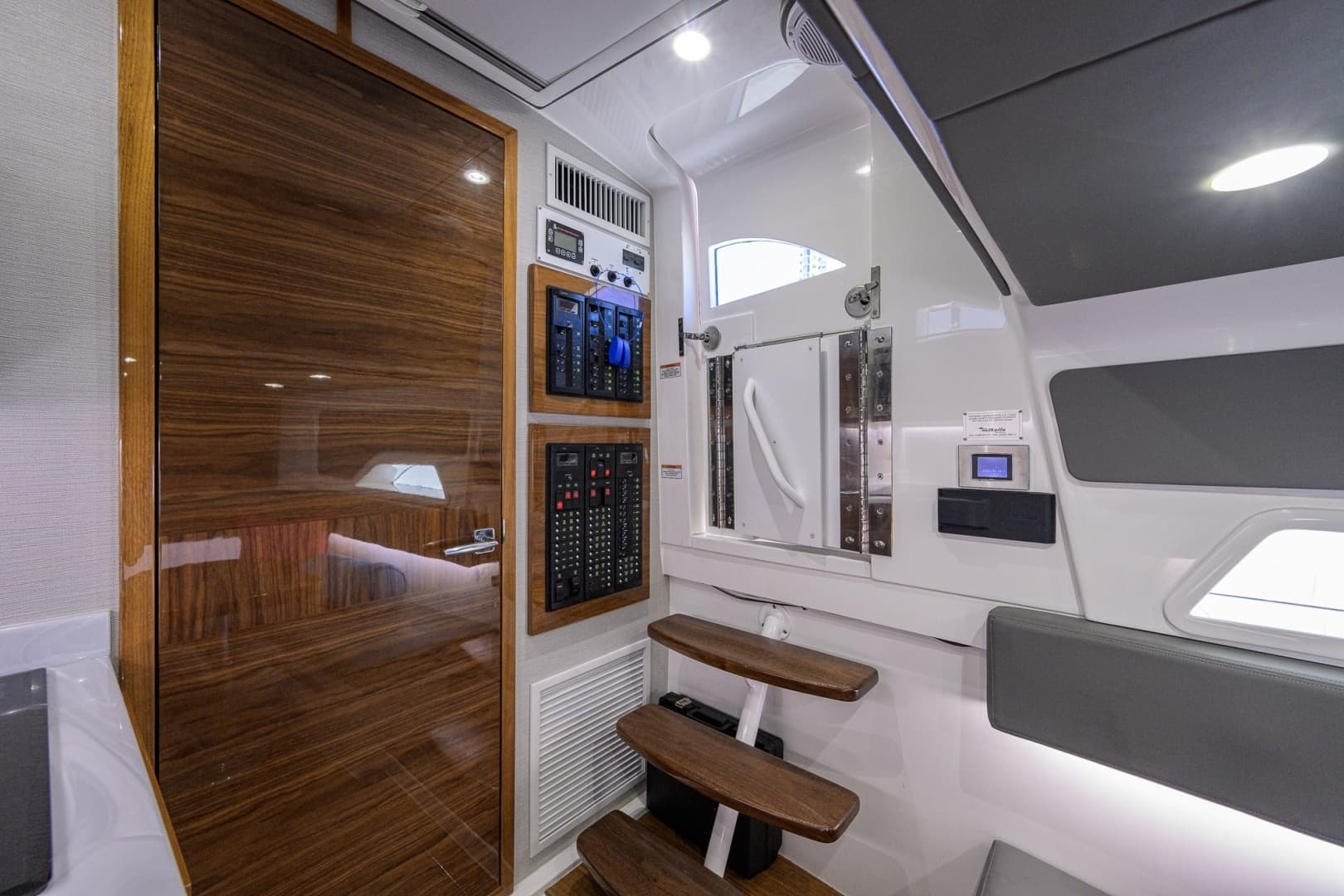 2025 Valhalla Boatworks V46 photo 5