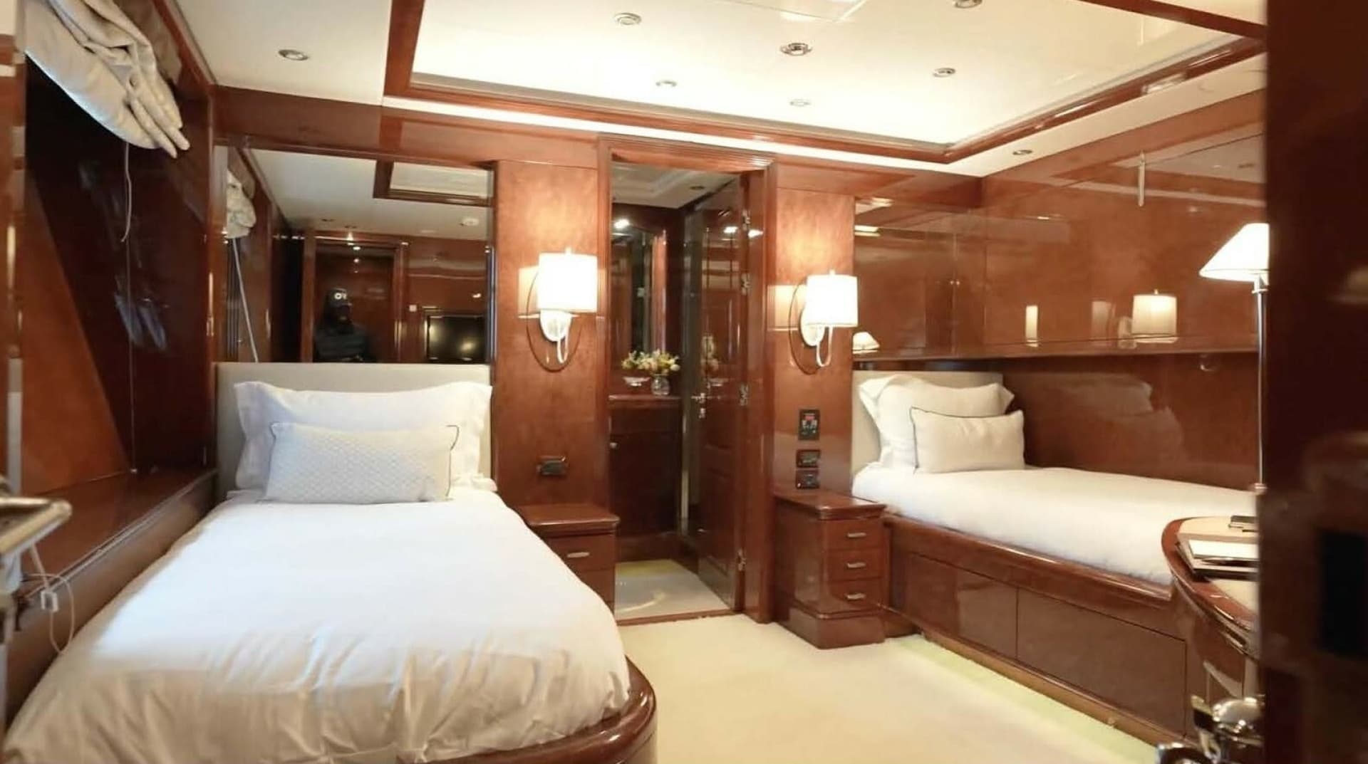 2004 Benetti 145 Vision photo 31