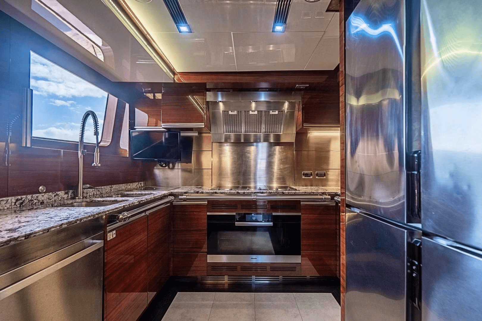 2011 Benetti Classic 121 photo 18