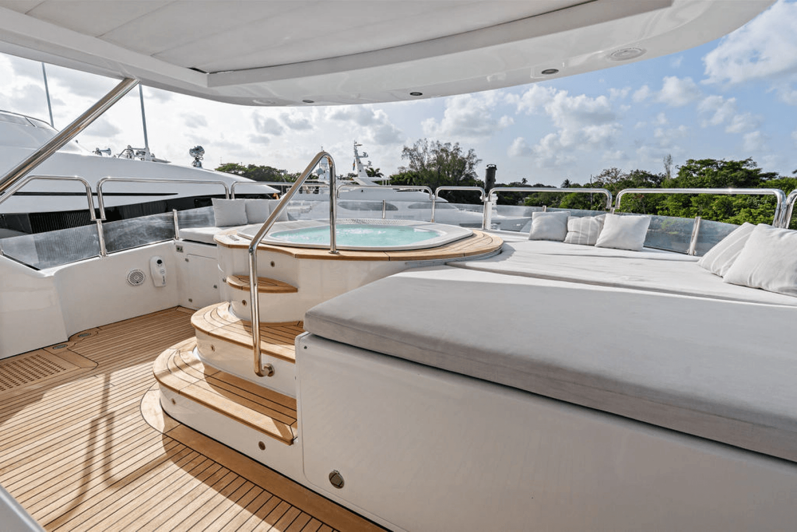 2011 Benetti Classic 121 photo 100