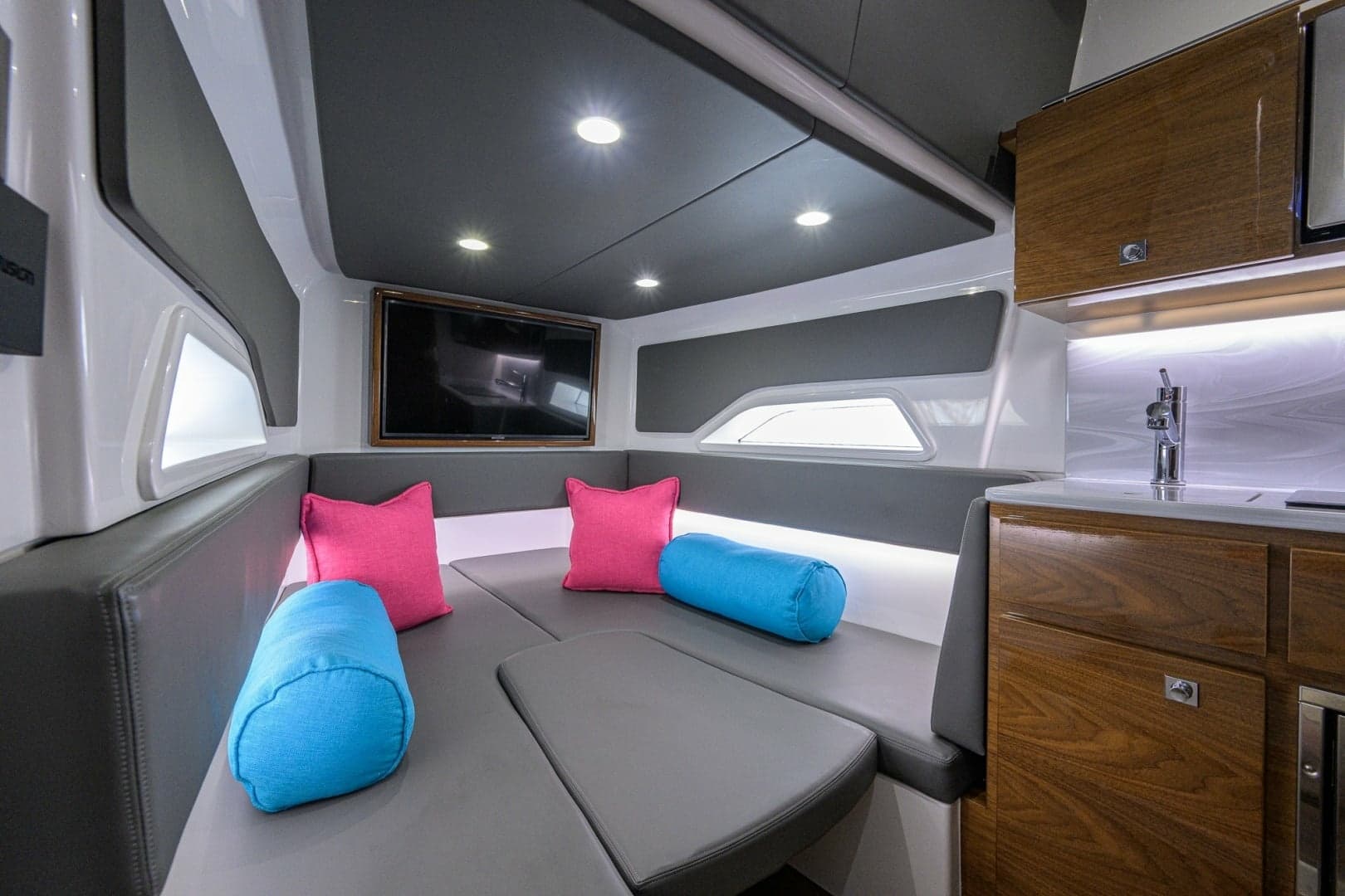 2025 Valhalla Boatworks V46 photo 6