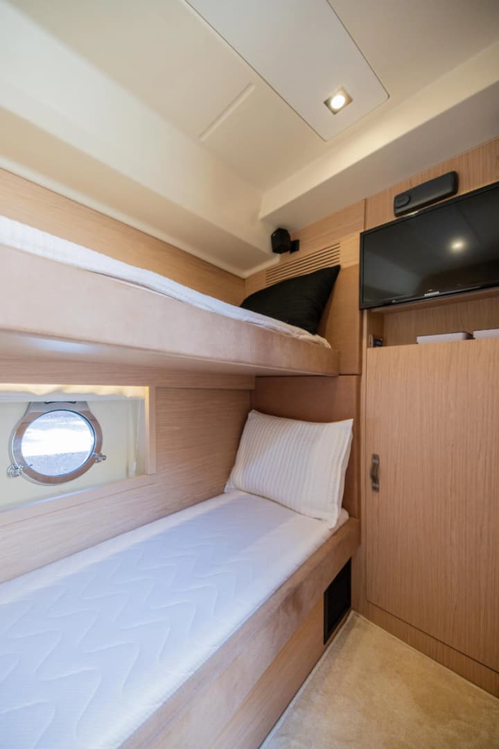 2016 Beneteau Monte Carlo 5 photo 25