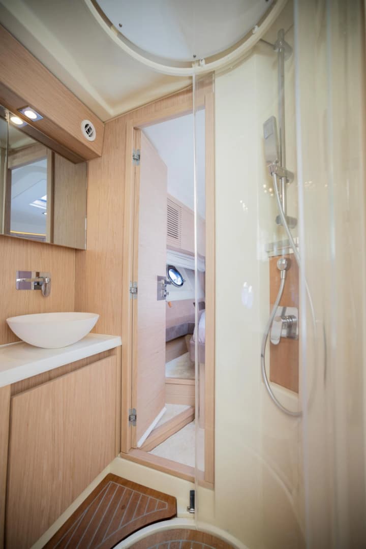 2016 Beneteau Monte Carlo 5 photo 30