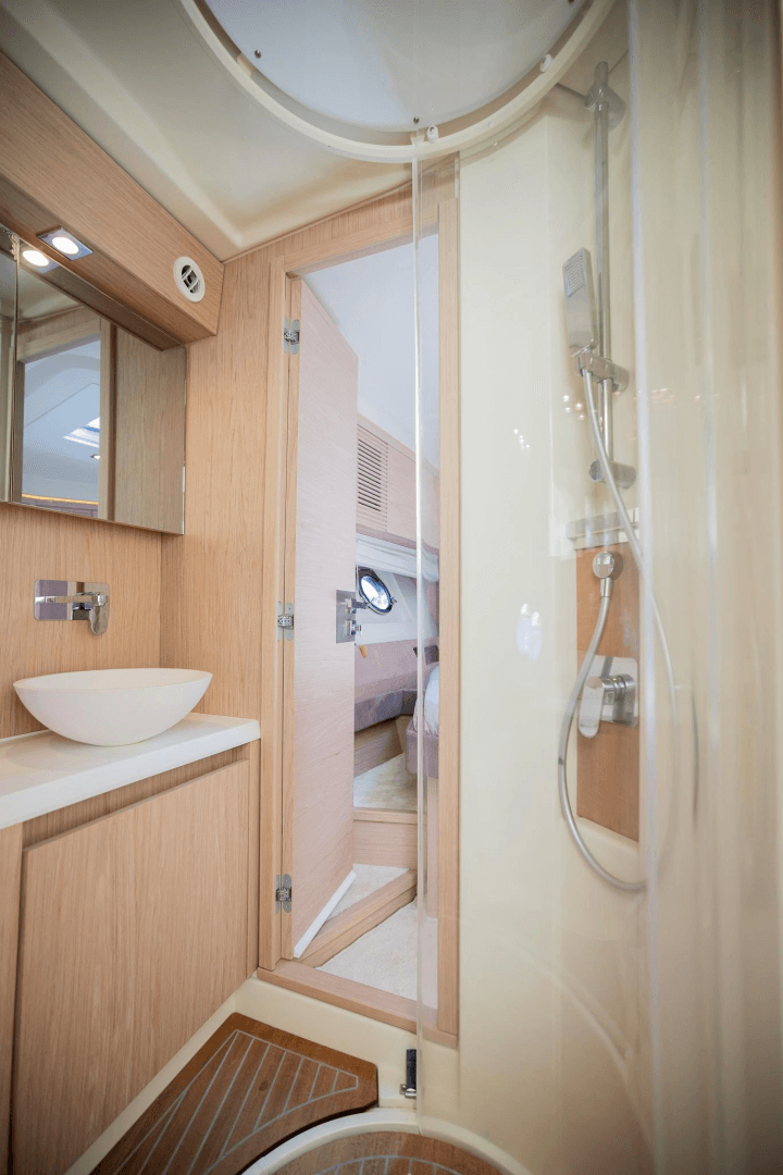 2016 Beneteau Monte Carlo 5 photo 30