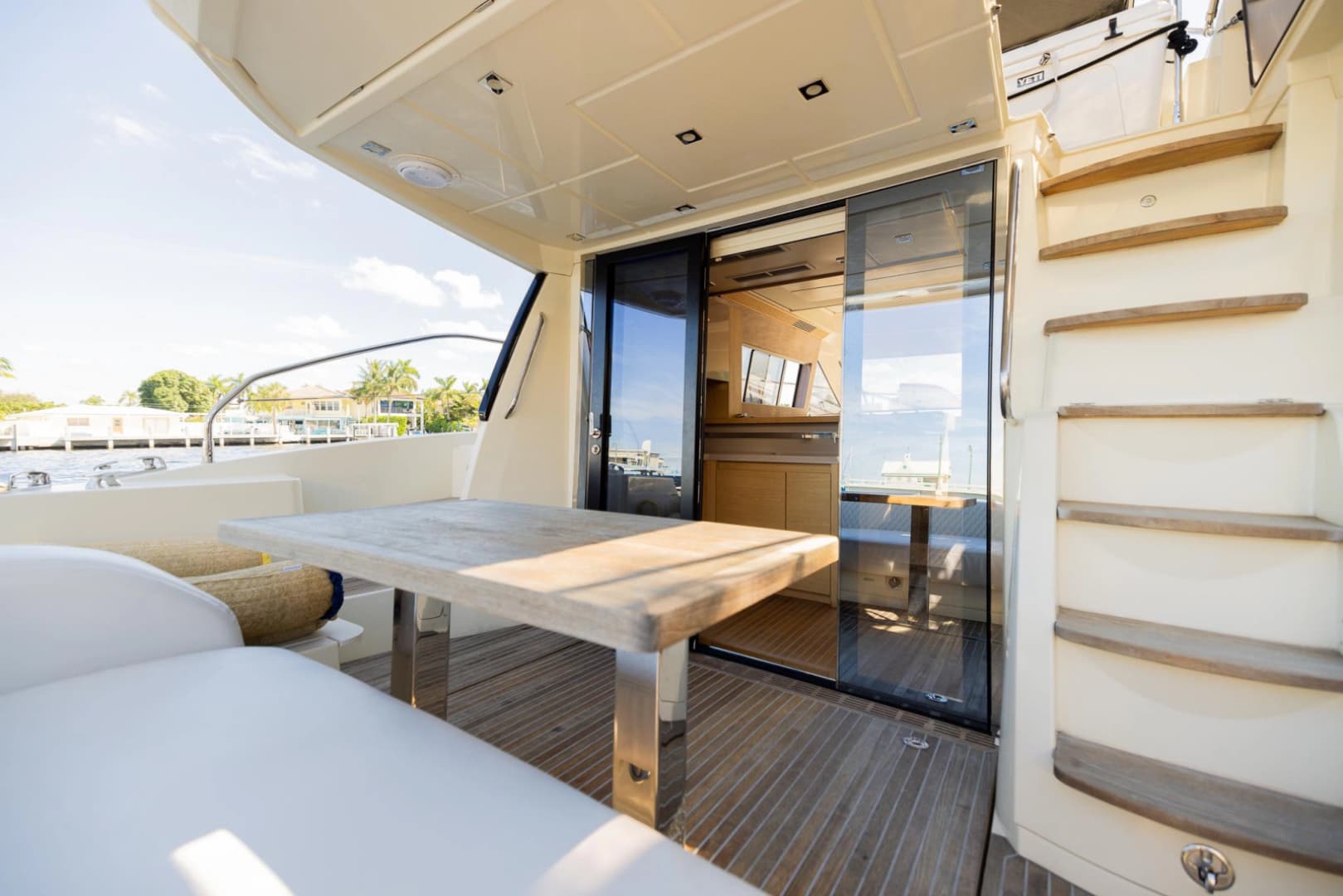 2016 Beneteau Monte Carlo 5 photo 7