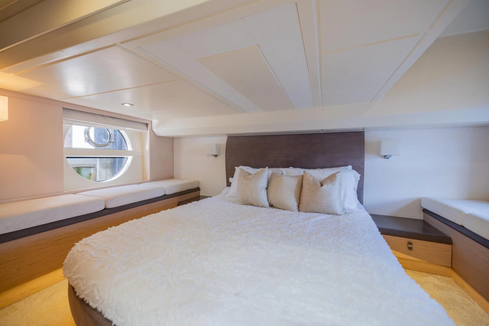 2016 Beneteau Monte Carlo 5 photo 24