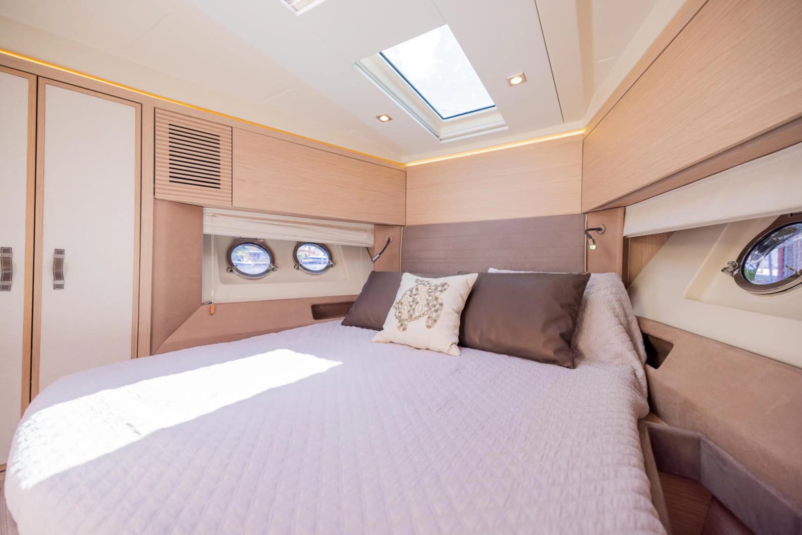 2016 Beneteau Monte Carlo 5 photo 26