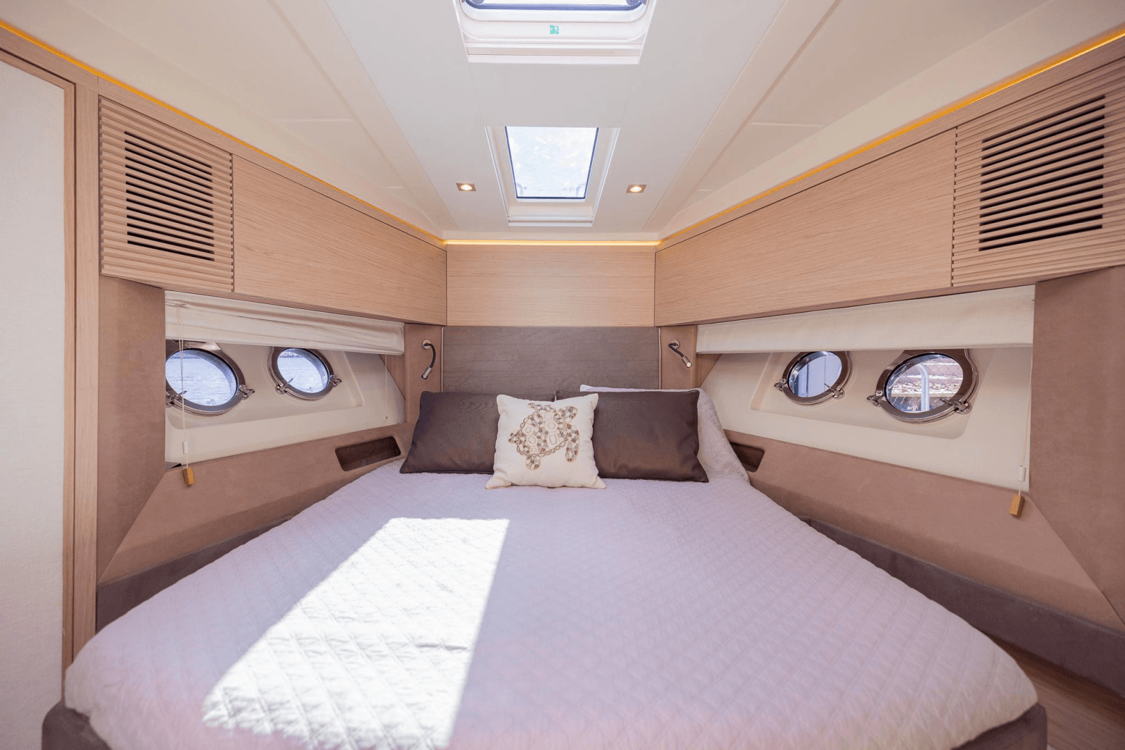 2016 Beneteau Monte Carlo 5 photo 27
