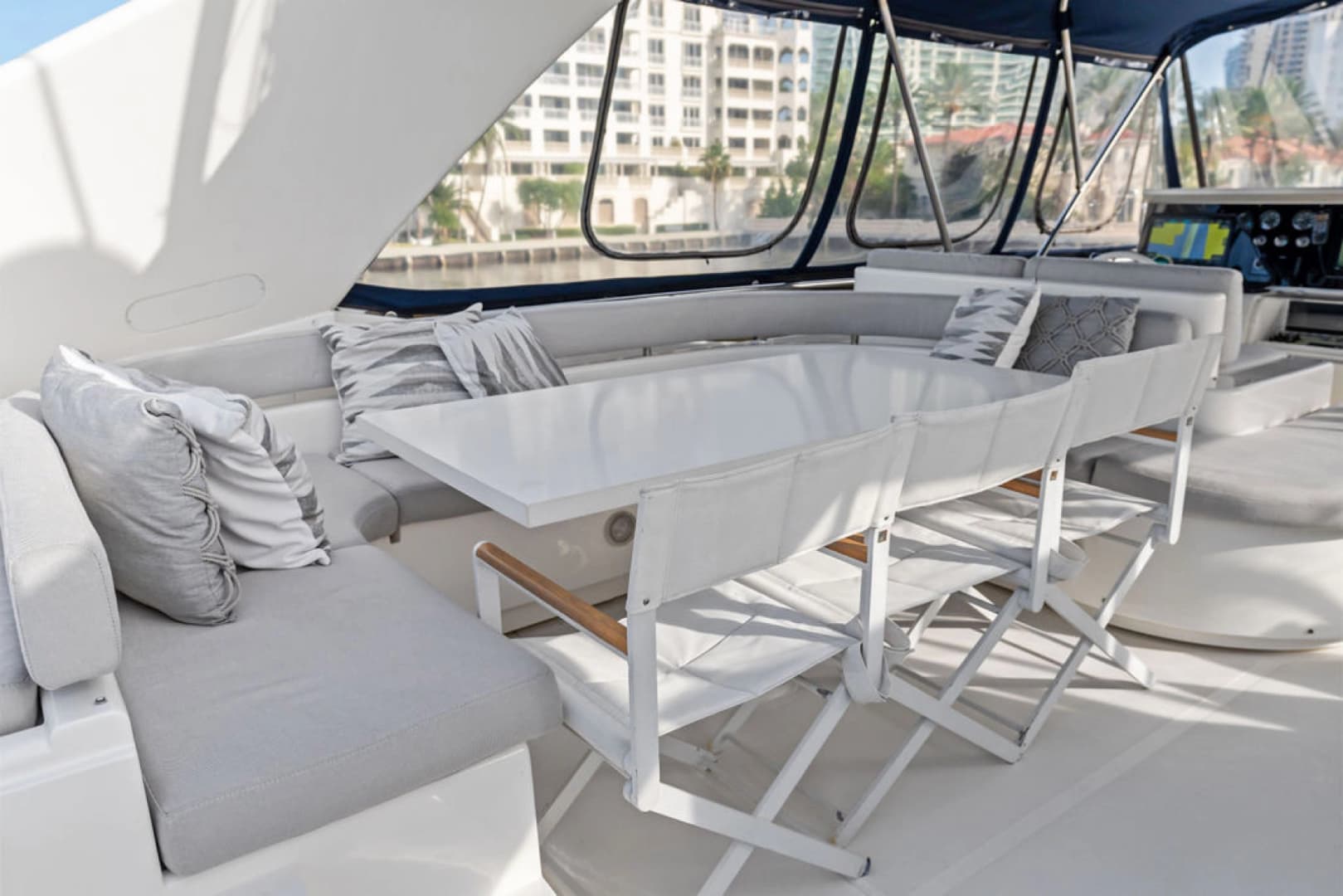 2006 Ferretti Yachts 830 photo 22