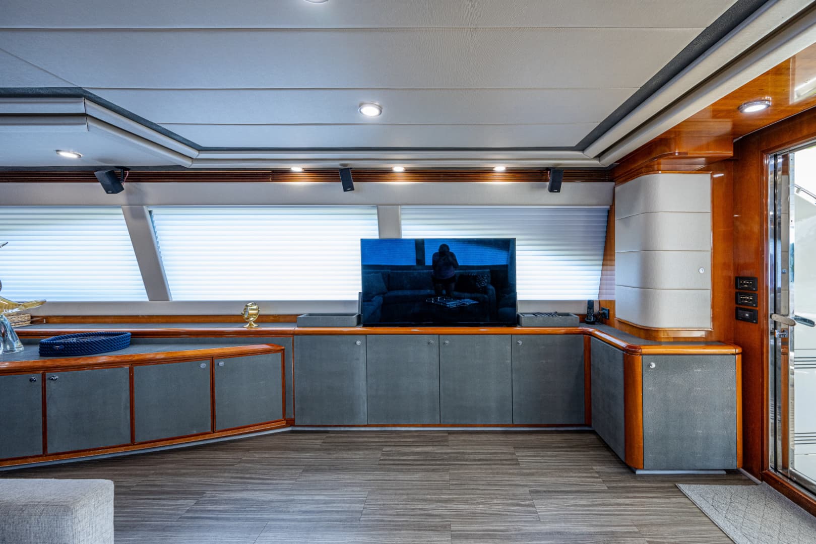 2006 Ferretti Yachts 830 photo 39